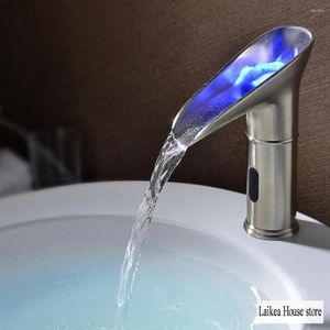 Robinets de lavabo de salle de bain LED cascade capteur robinet en laiton robinet lavage économie d'eau cuisine accessoires ménagers