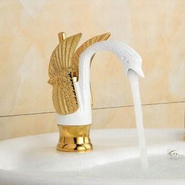 Robinets de lavabo de salle de bains Robinet de bassin en laiton en forme de cygne de luxe Poignée monotrou Mitigeur monté sur le pont Or Blanc