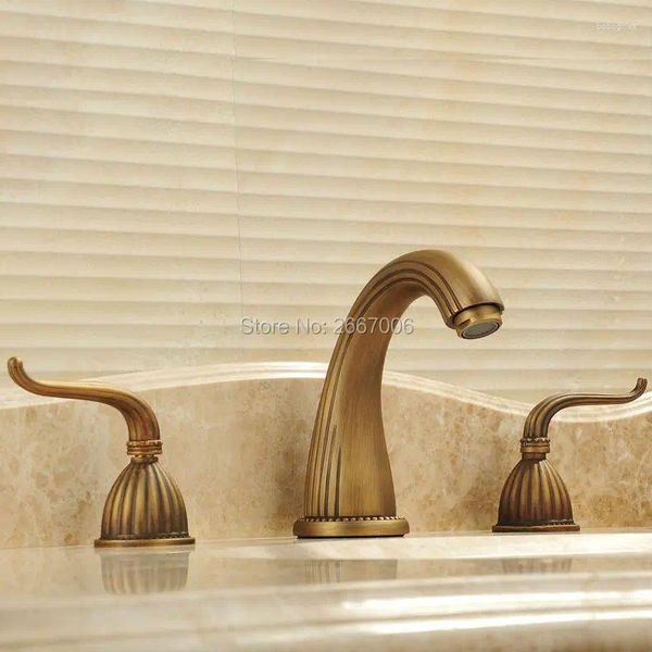 Grifos de lavabo de baño ly diseño de tres agujeros de la bañera del grifo de la bañera de la bañera acabado de bronce antiguo y batidora fría de agua GI133