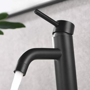 Grifos de lavabo de baño Grifo negro mate Grifo mezclador de lavabo moderno Accesorio montado en cubierta con manija de un solo orificio