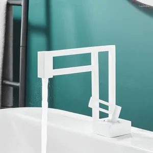 Grifos de lavabo de baño Lavabo moderno Recipiente cuadrado Mezclador de diseño único Mezclador de una sola manija Montaje en cubierta Grifo de agua fría