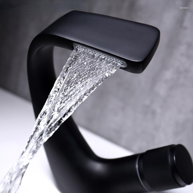 Rubinetti per lavandino del bagno Rubinetto moderno Rubinetto per vaso nero Creativo per miscelatore acqua fredda opaca