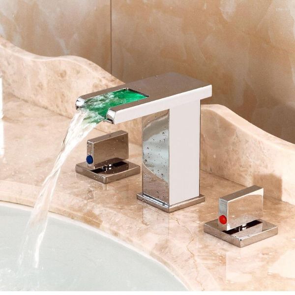 Grifos de lavabo de baño LED moderno 3 PCS Cascada generalizada Grifo de lavabo Cuadrado Montado en cubierta 2 manijas