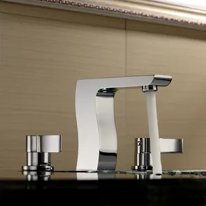 Grifos de lavabo de baño Lavabo moderno Tipo dividido Grifo Cromo Doble manija Tres orificios Vanidad con manguera de suministro