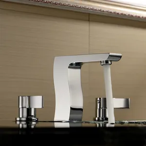 Robinets d'évier de salle de bains Lavabo moderne Robinet de type fendu Chrome Double poignée Vanité à trois trous avec tuyau d'alimentation