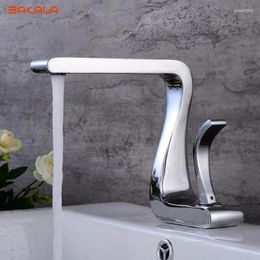 Robinets de lavabo de salle de bain Conception de lavabo moderne Chrome Brome Fine Bouxeur Bascade et robots d'eau froide pour le bassin de F-8152