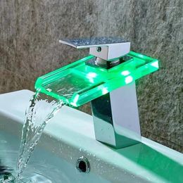 Robinets de lavabo de salle de bain Fauce de bassin LED non électrique Robinet hydroélectrique Bascade de cascade à eau froide mélangeur