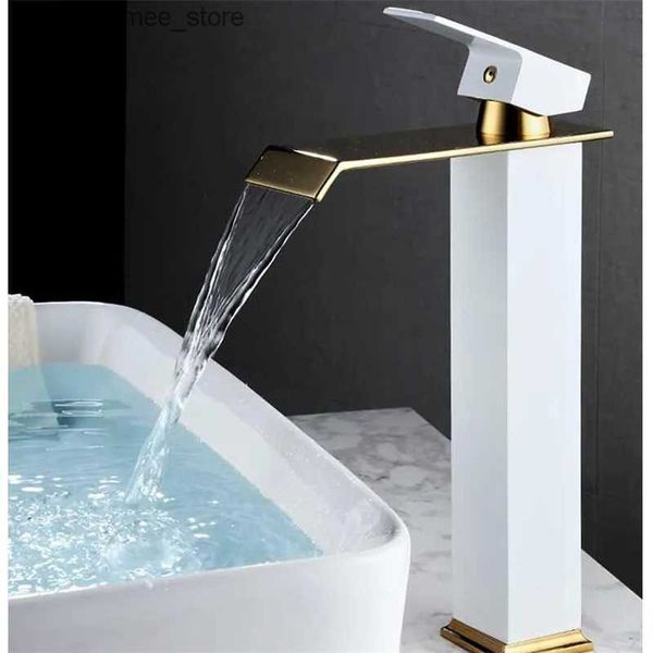 Grifos de lavabo de baño QIUCI grifo de lavabo de cascada grifo de cascada dorado y negro grifo de baño de latón instalación de cubierta grifo de lavabo Q240301