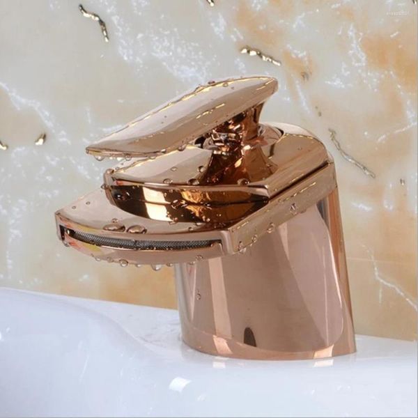 Grifos de lavabo de baño Grifo de cascada de oro rosa para lavabo Mango blanco Latón macizo y grifos mezcladores fríos Grifo montado en cubierta