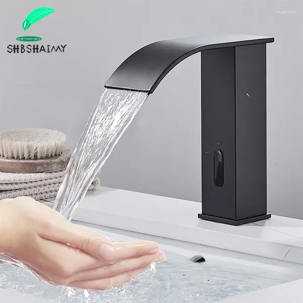 Grifos de lavabo de baño SHBSHAIMY Sensor inteligente negro Cascada Cuenca Grifo Automático Mezclador de agua fría Grúa