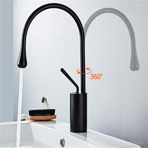 Robinets d'évier de salle de bain Simple robinet de bassin en cuivre noir lavage toilette tournant pour accessoires de cuisine