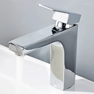 Robinets de lavabo de salle de bain Pont à pont de pont en laiton Vanité Vanité Vérifiez les puits de mélangeur à eau froide surface
