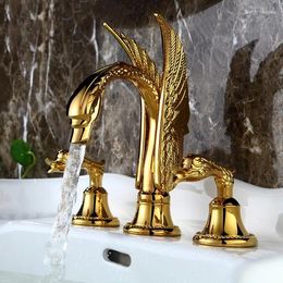 Badkamer wastafel kranen super luxe gouden koperen kraan dubbele handgreep drie gaten kristal koud water mixer tap zwanen kunst