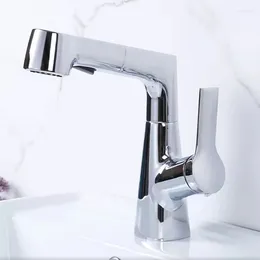 Robinets d'évier de salle de bain Le robinet dans le lavabo peut être tiré et tourné pour rincer le comptoir d'eau