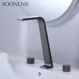 Robinets de lavabo de salle de bain robinet de qualité supérieure de conception de luxe moderne pont monté 3 trous 2 poignées pistolet mixin de bassin en cuivre noir mode