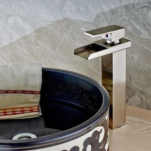 Robinets de lavabo de salle de bain US Fashion Nickle brossé bassin robinet cascade mitigeur trou mitigeur montage sur pont
