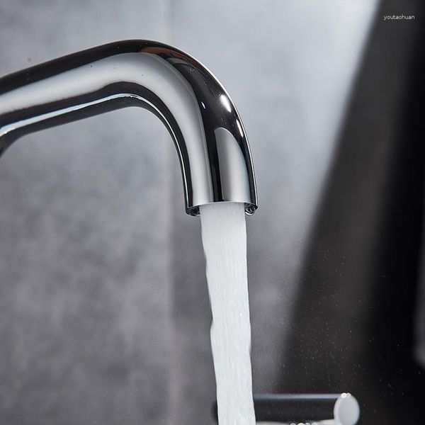 Grifos de lavabo de baño Vidric Chrome, grifo de lavabo de doble manija, grifo mezclador de tocador montado en cubierta generalizada, 3 agujeros, bañera fría FAU