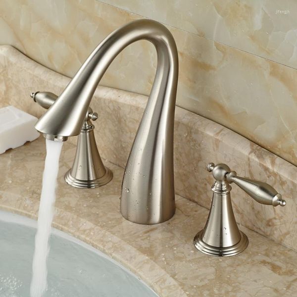 Robinets de lavabo de salle de bain Vidric Creative Design mitigeur robinet deux poignées 3 trous bassin robinets d'eau froide finition nickel brossé
