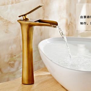 Robinets d'évier de salle de bains Vidric Huile Robinet de cascade en bronze brossé Antique Bassin à poignée unique et robinet mitigeur froid