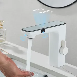 Robinets de lavabo de salle de bain bassin smart bassin robinet pont support de pont de rythme sans touche à l'affichage numérique à la température froide