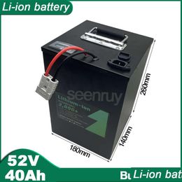 Batteries 52V 40AH Li Ion avec chargeur Pack de batterie en polymère de lithium intégré pour le scoot de moto de 3500W Tricycle 5500W