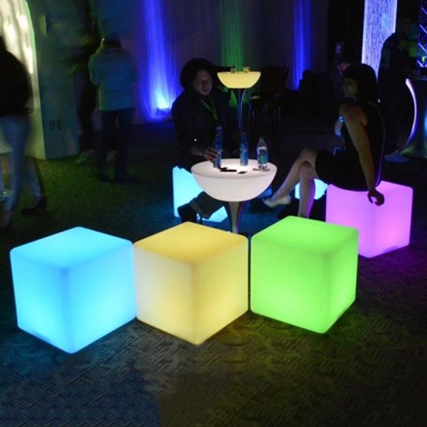 LED à base de batterie LED luminable luminaires de nuit à distance 16 couleurs Bar Ktv Hotel Table Chair Lampes pour le décor de jardin de fête de mariage