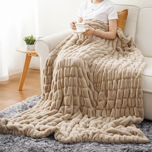 Battilo Luxury Faux Fur Blanke Maneta Cama Forra Papája de pelaje Invierno Grueso Fuzzy Blanket para sofá Manta