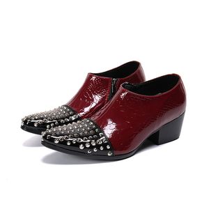 Batzuzhi Type de type japonais Chaussures pour hommes pointues Rivets à orteils Vins Red Red Great Leather Boots Boots Men de 6,5 cm de haut Botas Hombre