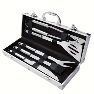 Ensemble d'accessoires pour barbecue – 5 pièces en acier inoxydable avec couteau, spatule, fourchette, brosse, pinces à barbecue, cadeau de luxe pour barbecue avec étui de transport