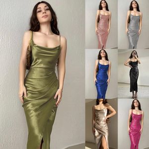 Wees het middelpunt van de belangstelling met deze sexy en stijlvolle Europese en Amerikaanse stijl satijnen gesplitst laaggesneden halter lange jurk Ast887689