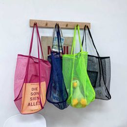 Sacs de plage nouveau coloré été multicolore pêche maille grande capacité épaule femmes couleur bonbon voyage en plein air 230327