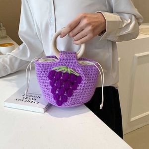 Sacs de plage Paille Woven Women S 2023 Nouvelle mode coréenne Small Fresh Grape Handbag Net Red Polydold Western 240510