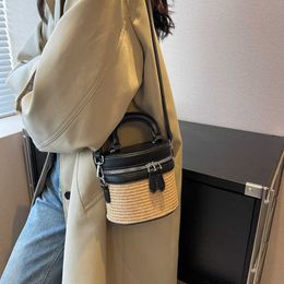 Strandtassen Dames 2023 New Grass Woven Portable Bucket Bag Tidal and Simple Fashion Koreaanse Single Shoulder Crossbody