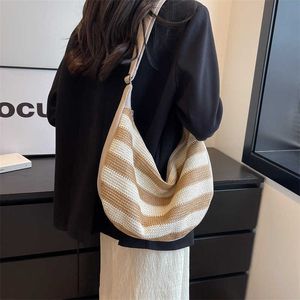 Bolsos de playa para mujer, bolso tejido de paja con gran capacidad, bandolera versátil de un solo hombro con textura de tela, bola de masa hervida de verano