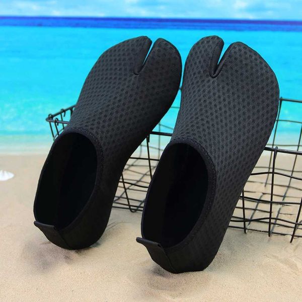 Zapatos de playa Nuevos zapatos unisex con punta dividida para mujer, zapatos especiales de yoga para hombres, zapatos descalzos para la playa al aire libre, zapatos para deportes acuáticos, zapatos para piso interior 240122