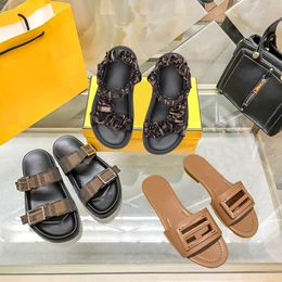 Pantoufles de plage Designers Sandales Marron Feel Marque Femmes Chaussures Véritable Soie Caoutchouc Sliders Slide Été Extérieur Sandale Talon Plat Classiques Luxurys Casual Pool Slide Mule