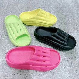Zapatillas de playa cómodas sandalias versátiles de goma de goma