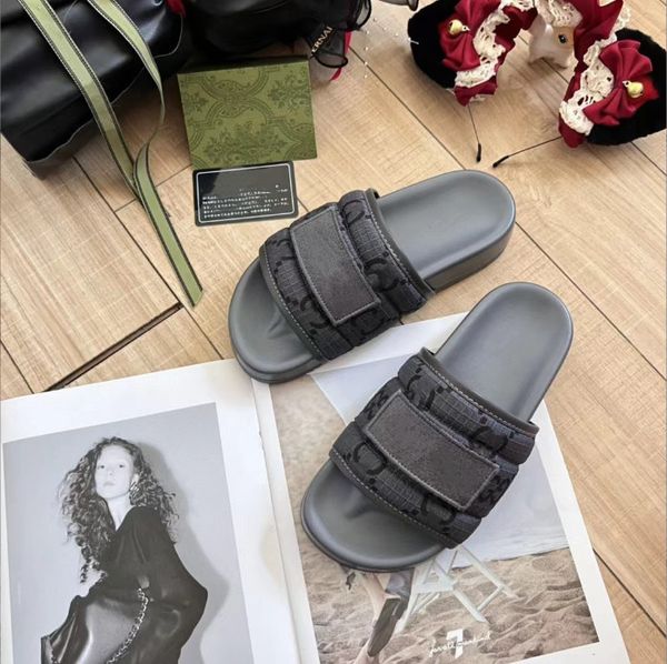 Plans de pantoufles de mode pour hommes Sandales pour femmes Slippers Slide Designer Luxury Flat High Talons Flip Flops Chaussures Broidered Platform Rubber Sandal Cuir Taille 35-45