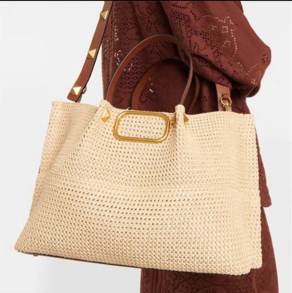 Bolso de paja para playa, último diseño, bolso de diseñador sencillo y práctico para mujer, bolso con remaches, bolsos de hombro de lona informales de ganchillo