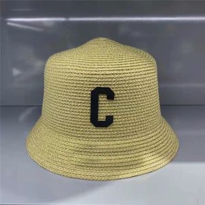 Vacaciones en la playa Sombreros de paja Elegantes gorras de diseño de lujo para hombre para mujer Sombrero de cubo Cortavientos Gorra Carta Sombrero para el sol al aire libre Marca clásica de alta calidad