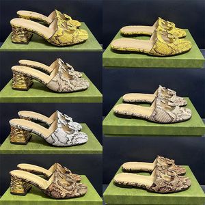 Zapatillas de playa con doble ahuecamiento entrelazado para mujer Sandalias de plataforma de diseñador de cocodrilo de cuero de color Zapatos de fiesta de gelatina plana de goma de pitón