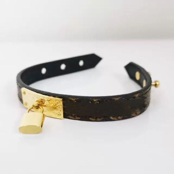 bracelets de perles bracelets de créateurs pour femme bracelet à breloques bijoux de créateur quincaillerie en or bracelets en cuir dragonne motif de fleurs marron logo L2