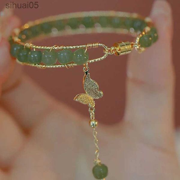 Moda con cuentas Nuevas cuentas de vidrio verde Pulsera de perlas Mariposa magnética Imitación Natural Hotan Jade Pulsera Mujeres Niñas Joyería YQ240226