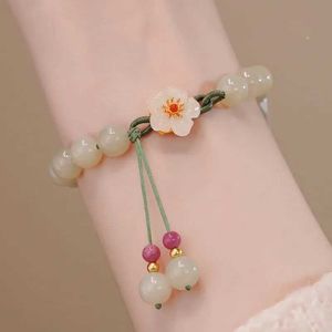 Perles de jade perles petits bracelet tissé de fleur de pêche féminine minoritaire conception des étudiants meilleurs amies de cadeau de cadeaux bracelet inscrit 240423