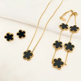 Collares de cuentas 3 piezas de lujo con colgante de flor de cinco hojas, collar, pendientes, pulsera para mujer, regalo, conjuntos de joyería de acero inoxidable de moda 231124