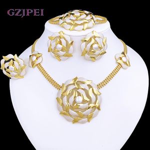 Collares con cuentas Dubai Color oro Conjunto de joyas para mujeres 24K Chapado Lujo Brasil Collar Pendiente Pulsera Anillo Tendencias 4PCS 231124