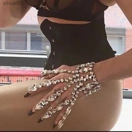 Perlé Novelly Strass Creux Poignet Cinq Doigts Bracelet Main Bijoux pour Femmes Cristal Réglable Bagues Chaîne Bracelet Cadeau YQ240226