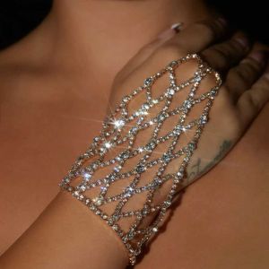 Bracelet de doigt en maille brillante perlée, bijoux pour femmes, chaîne de poignet de mariée, strass, accessoires de chaîne de main, décoration de dos de main de mariage YQ240226