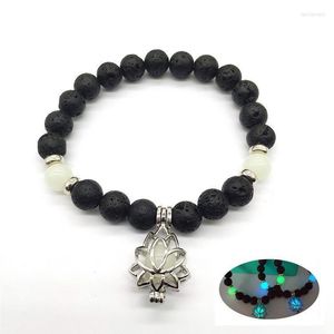 Brins de perles 2022 pierre volcanique naturelle brillant dans le noir hommes et femmes Bracelet de fête en forme de fleur de lotus pendentif bijoux Lars22