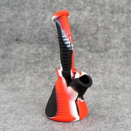 Conception de bécher de narguilés bong Pipe à eau en silicone Mini plate-forme pétrolière incassable avec Downstem 14mm Gla